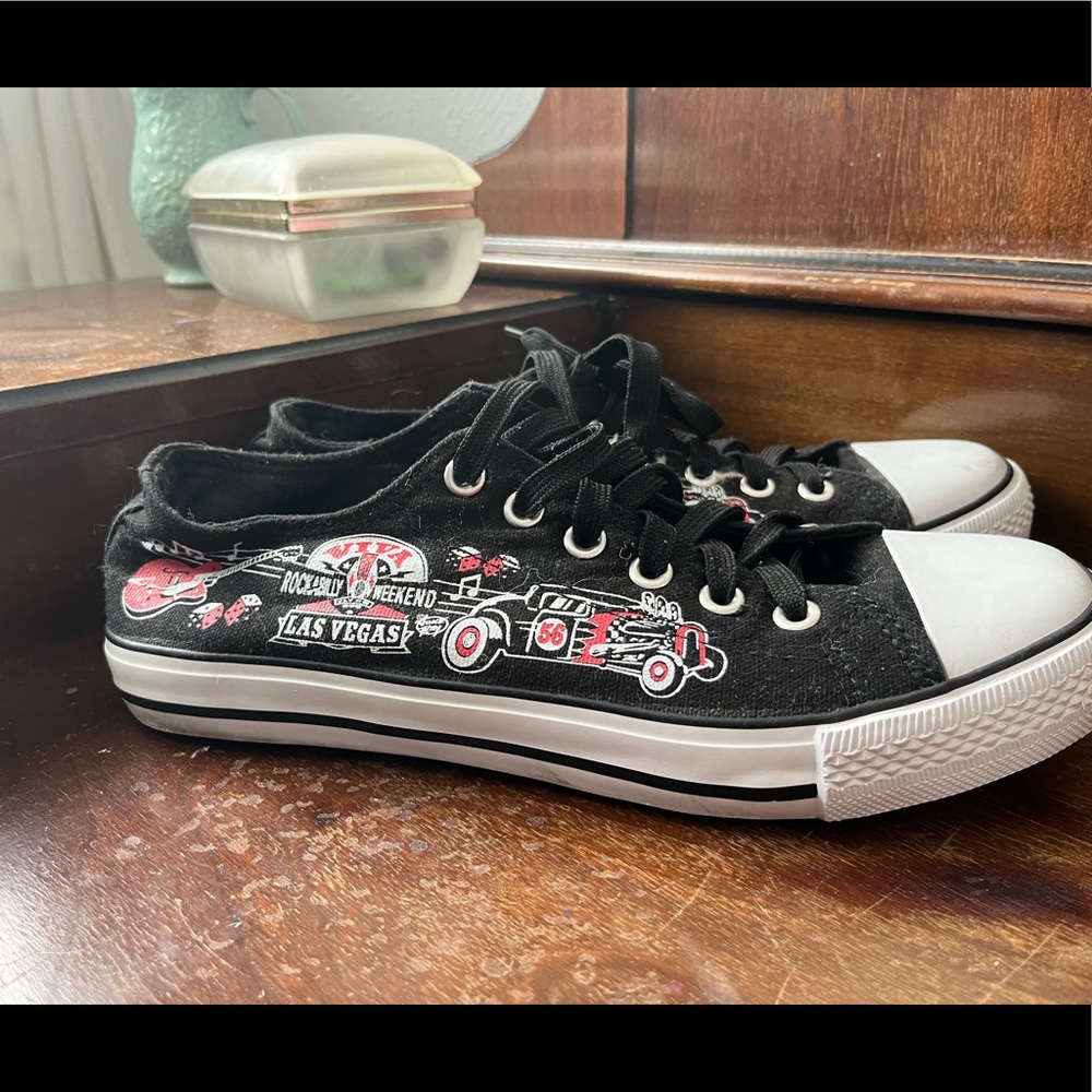 VLV Sneakers